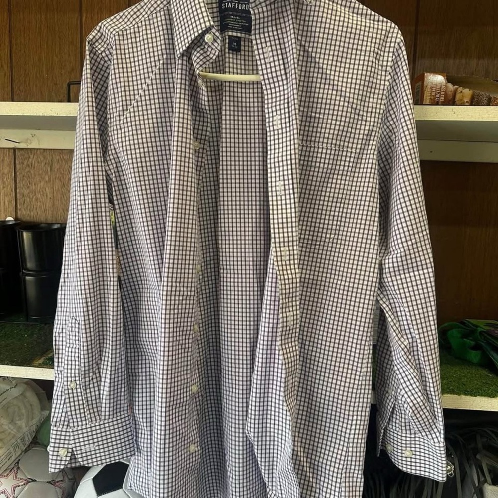 Stafford Men's Blue and White Checkered Shirt